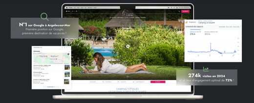 Un ordinateur affiche un site de camping avec graphiques. Une femme se prélasse sur l’herbe.